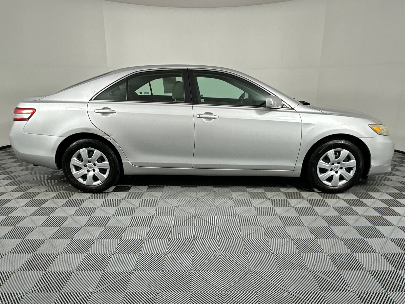 2010 Toyota Camry SE 8