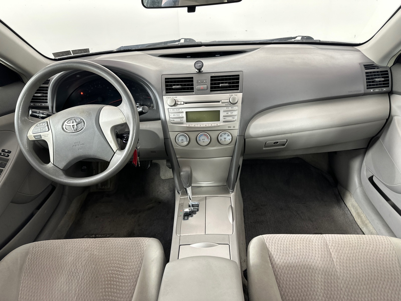 2010 Toyota Camry SE 17