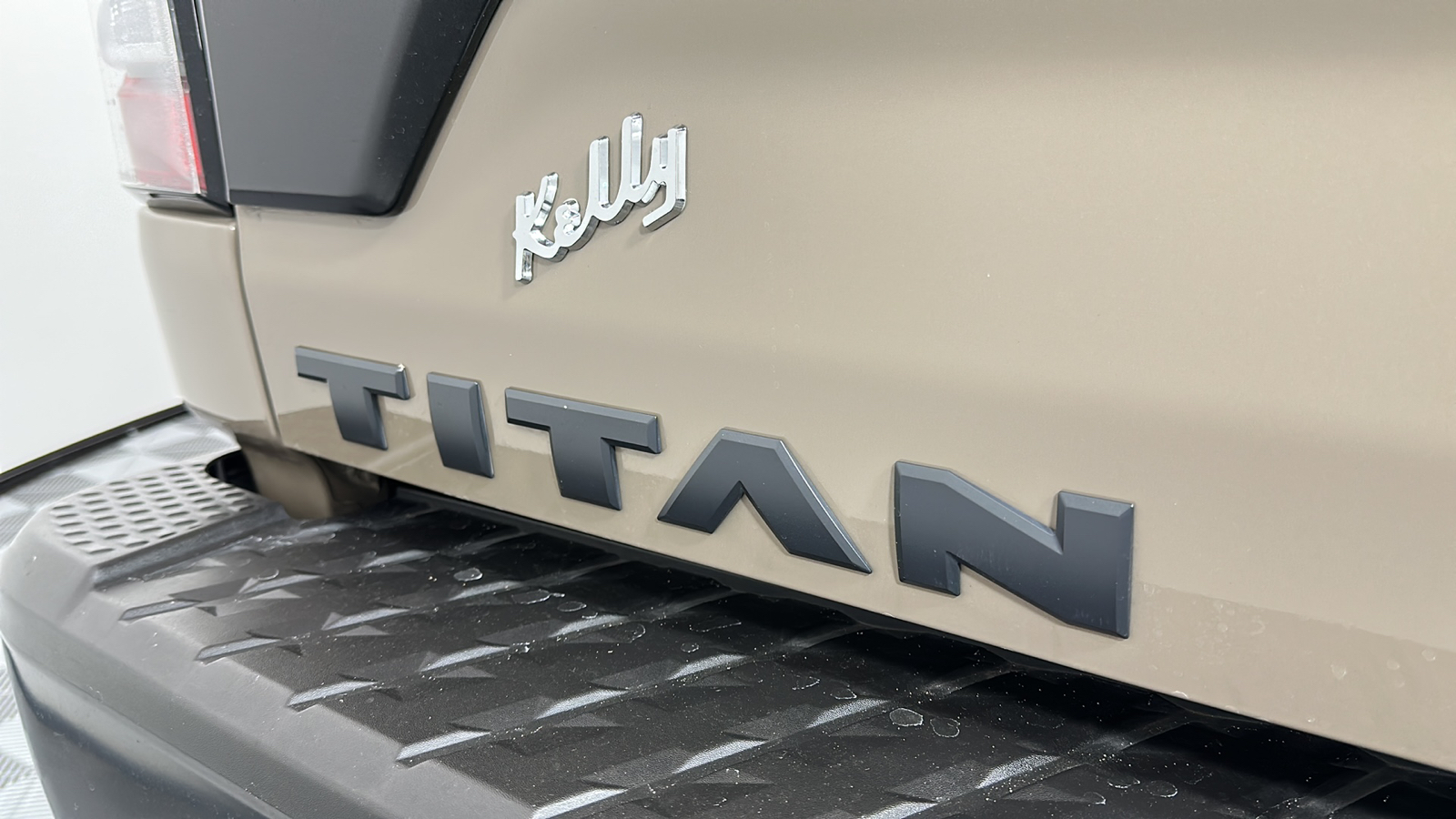 2021 Nissan Titan  9
