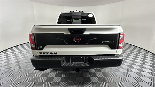 2024 Nissan Titan PRO-4X 6
