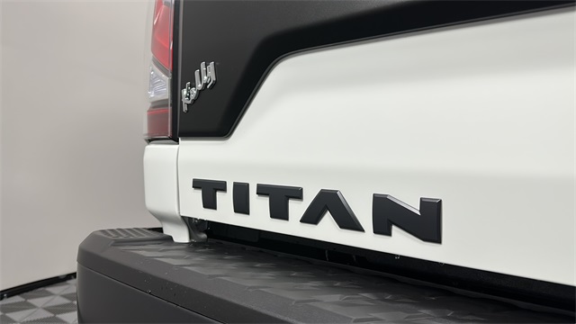 2024 Nissan Titan PRO-4X 9