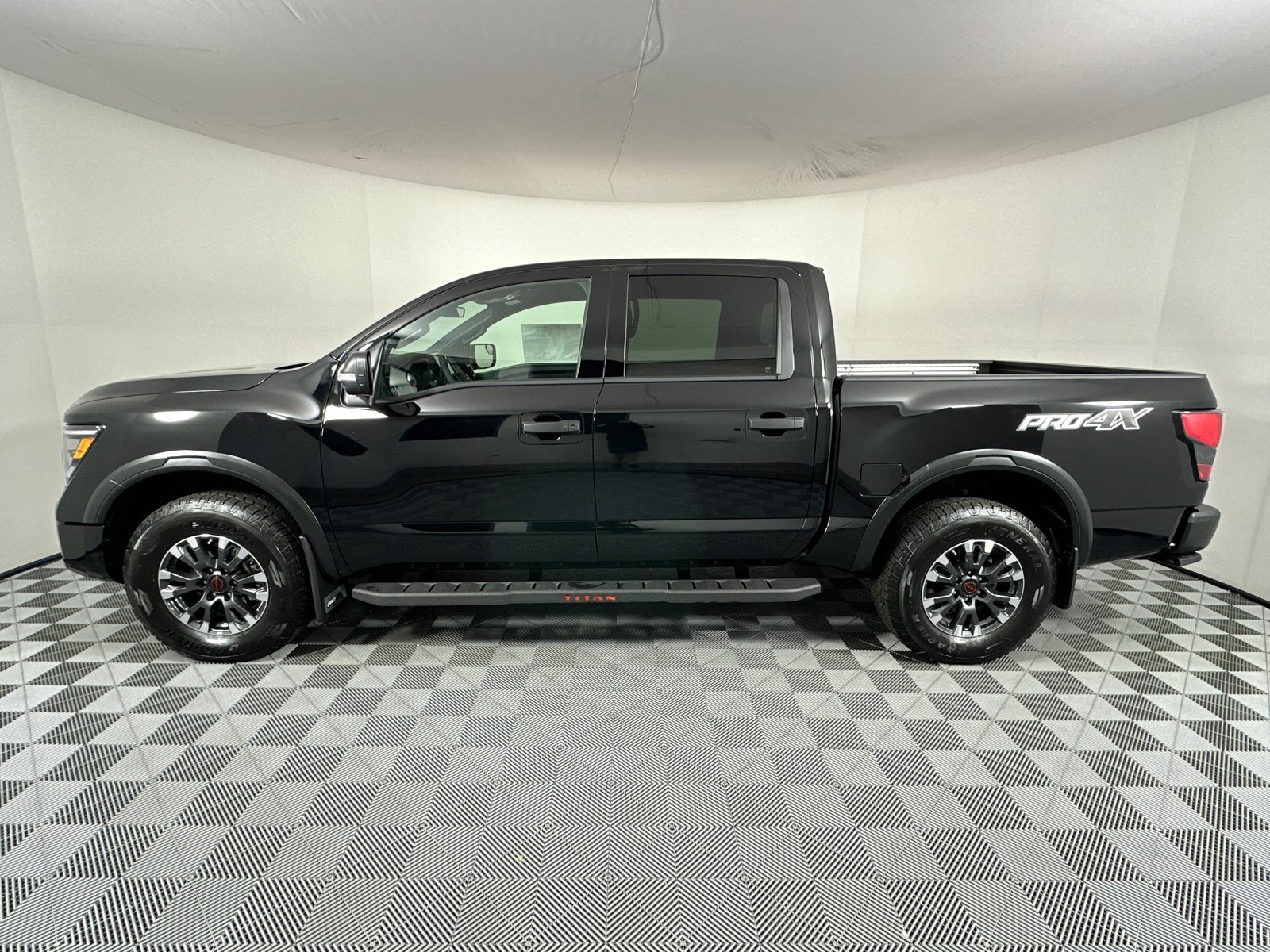 2024 Nissan Titan PRO-4X 4