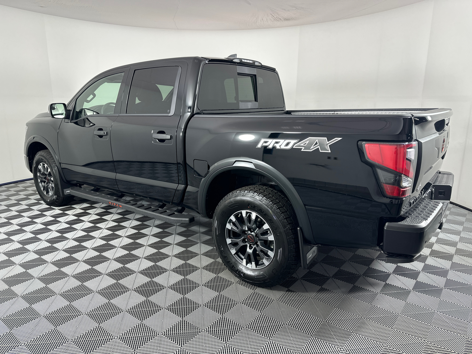 2024 Nissan Titan PRO-4X 5