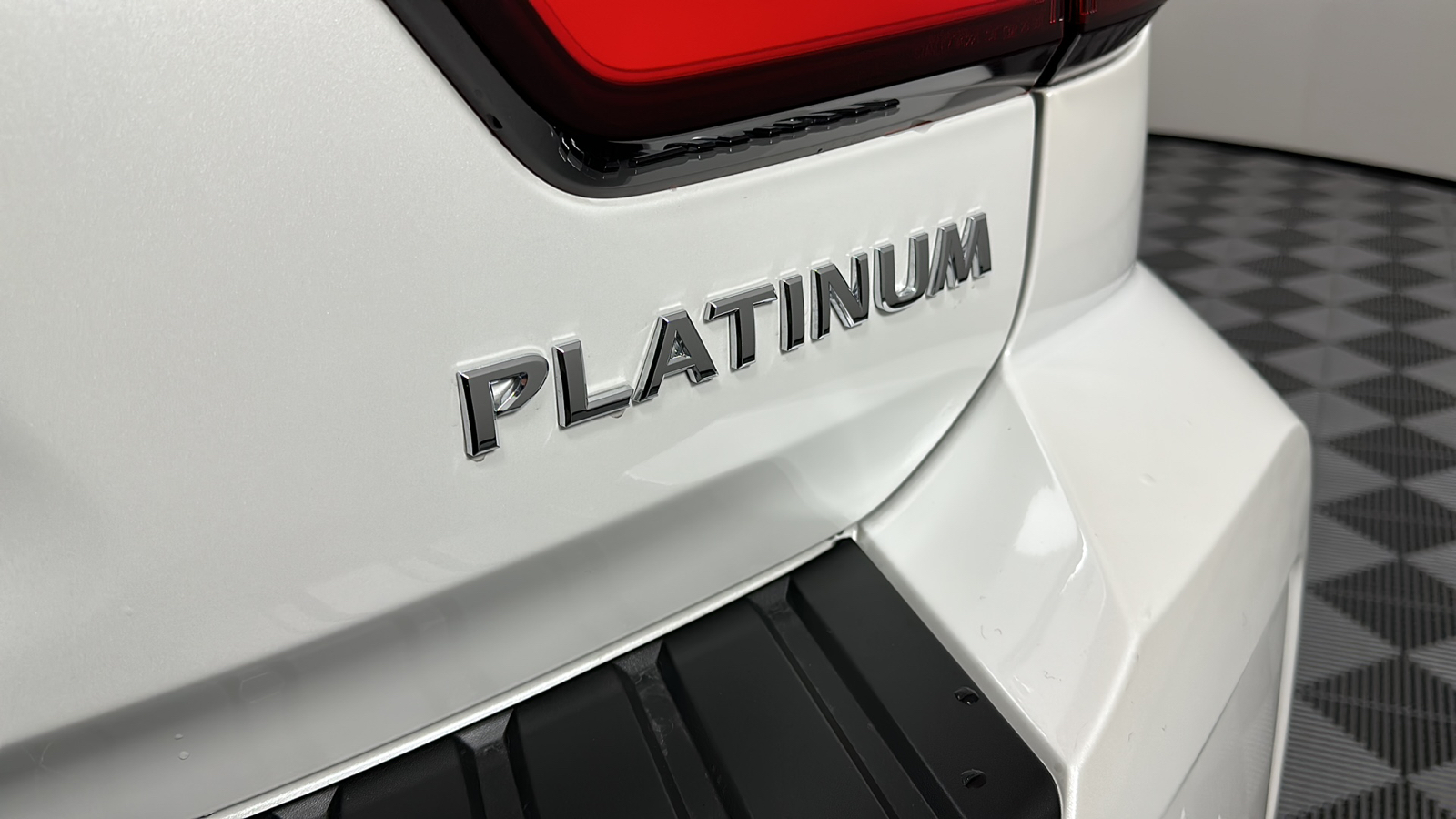 2024 Nissan Armada Platinum 9