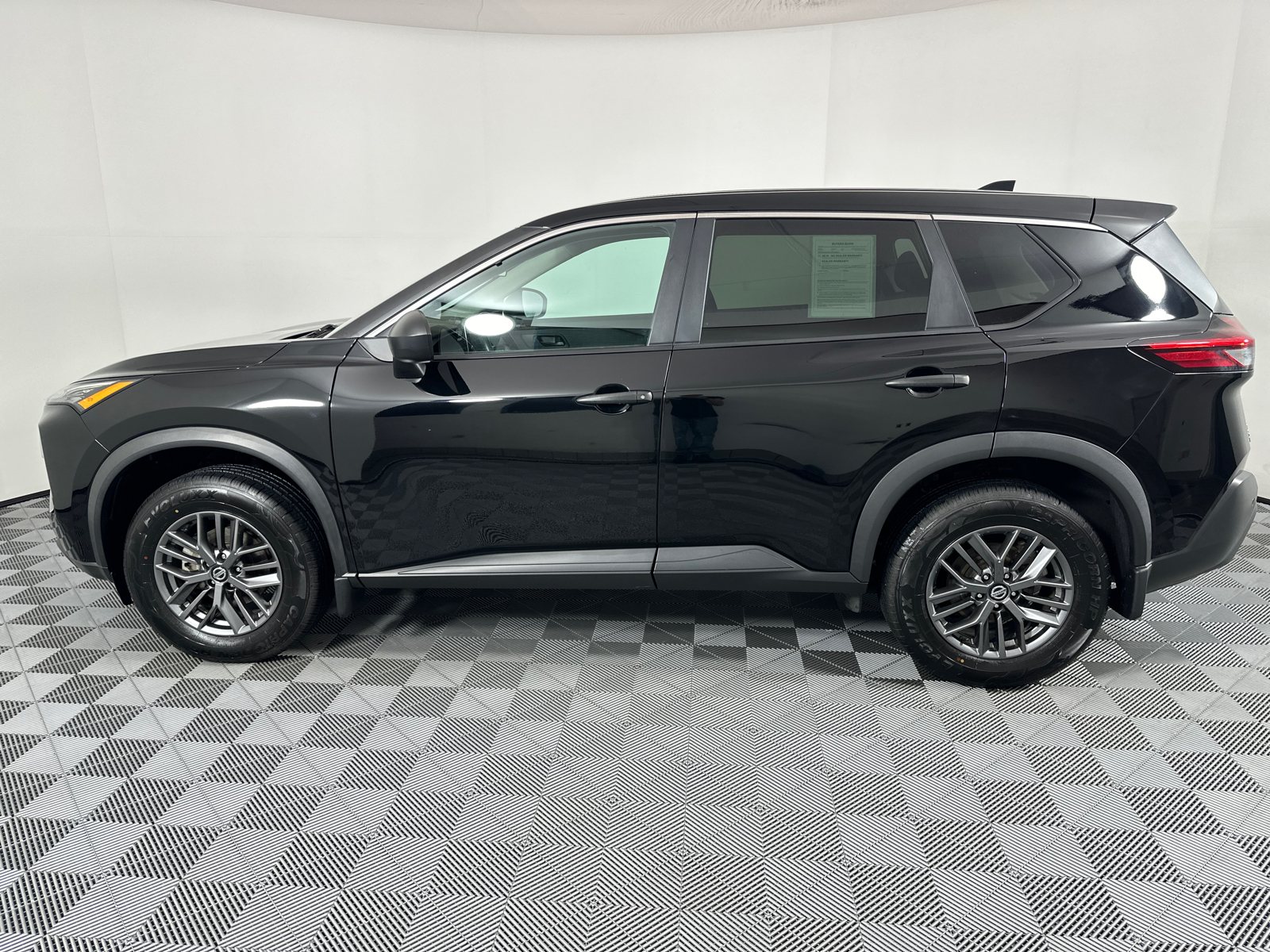 2021 Nissan Rogue S 4