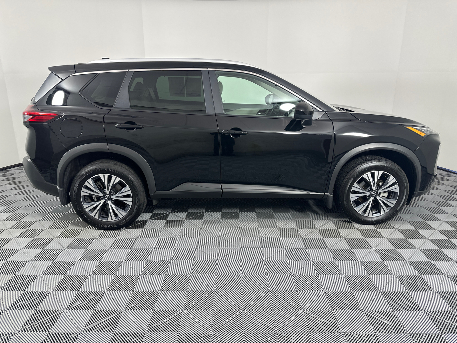 2023 Nissan Rogue SV 8