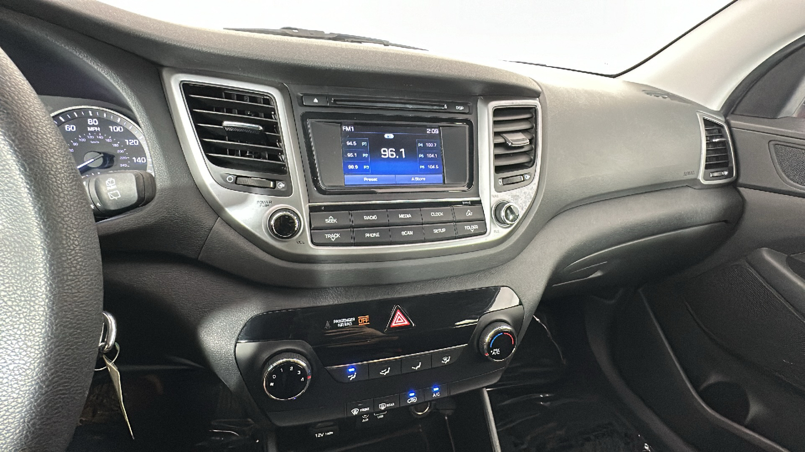 2017 Hyundai Tucson SE 24