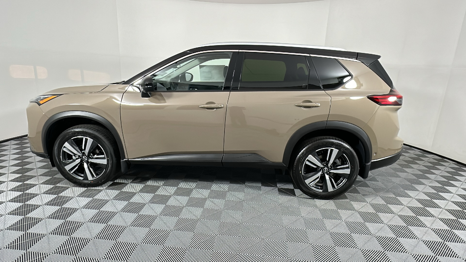 2024 Nissan Rogue SL 4