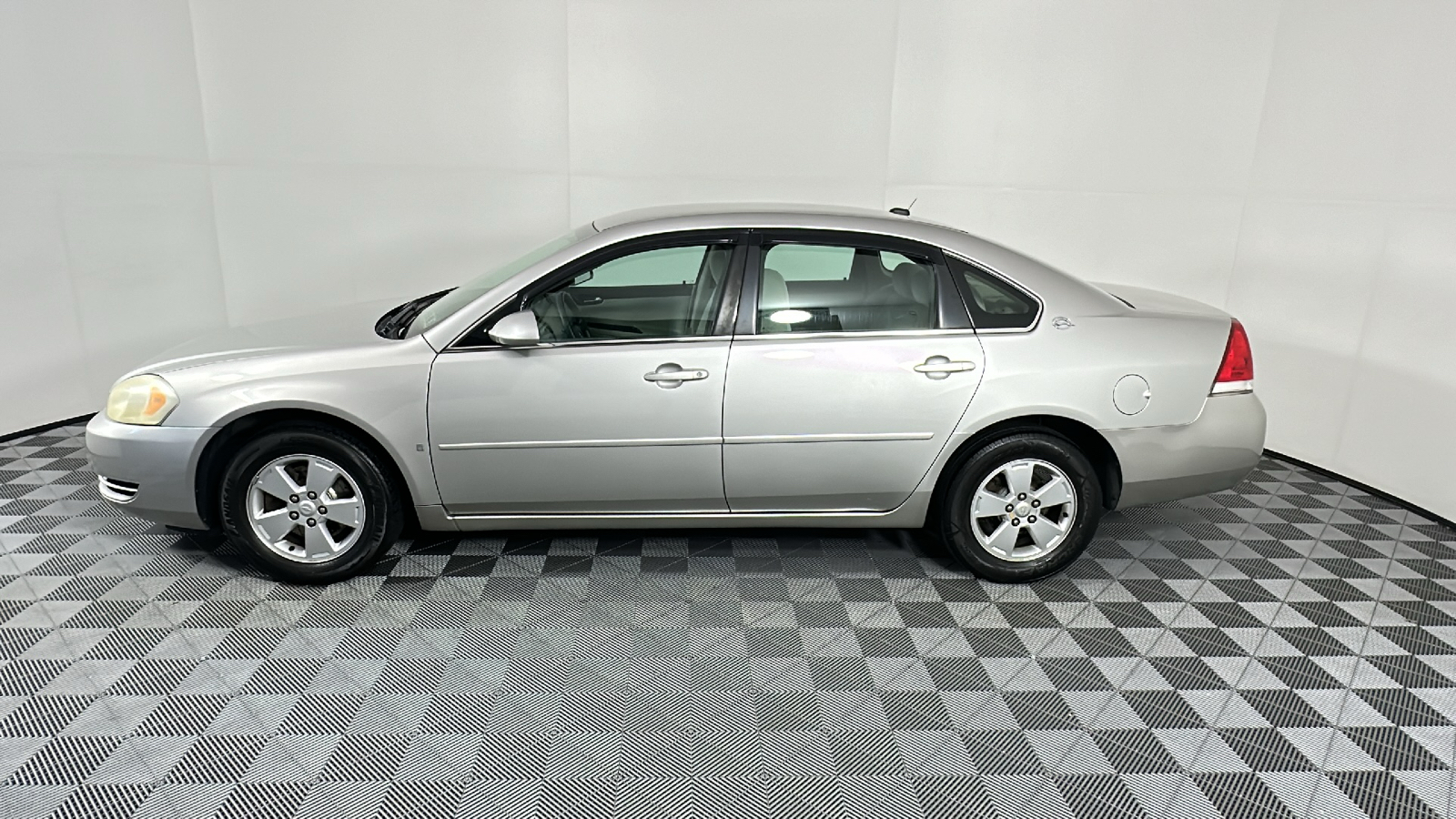 2007 Chevrolet Impala LT 4