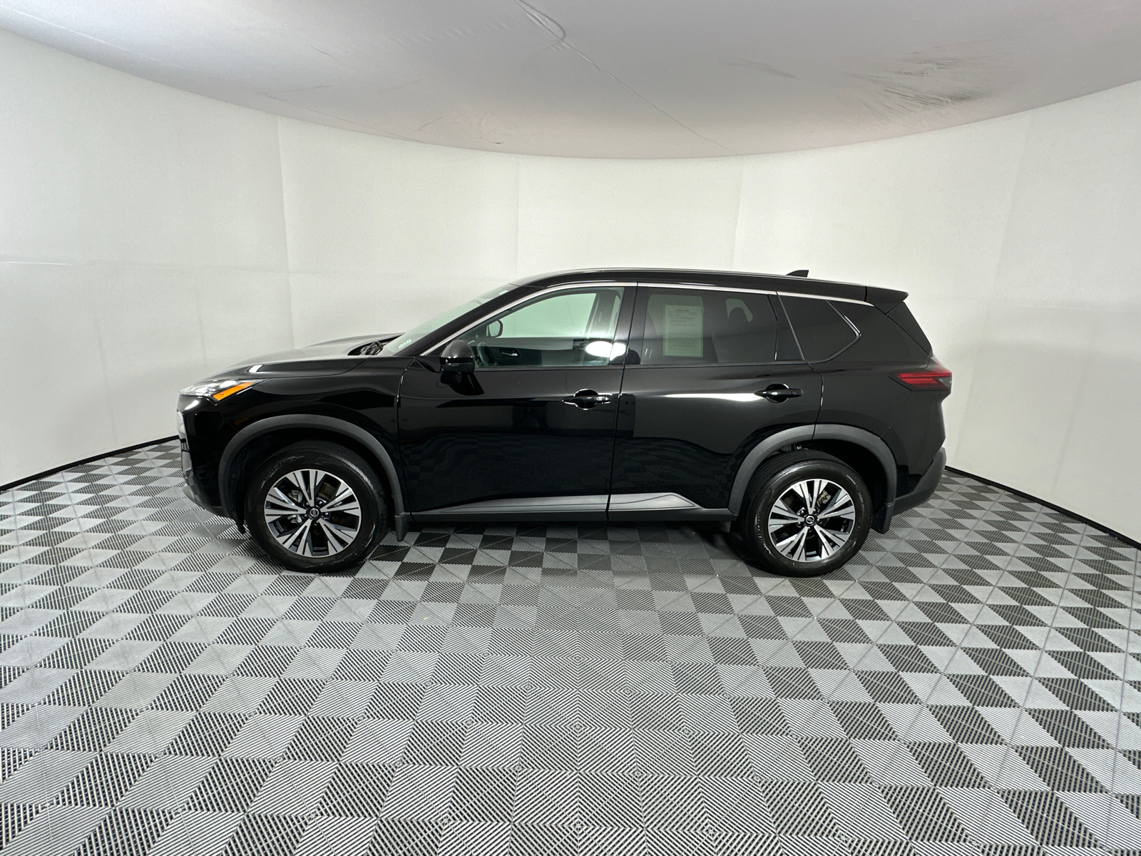 2021 Nissan Rogue  4