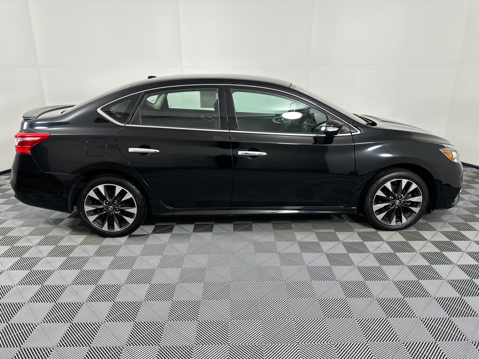 2017 Nissan Sentra SR 8