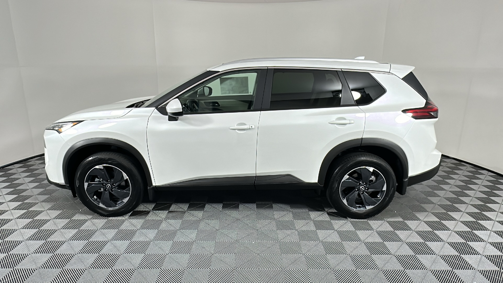 2024 Nissan Rogue SV 4