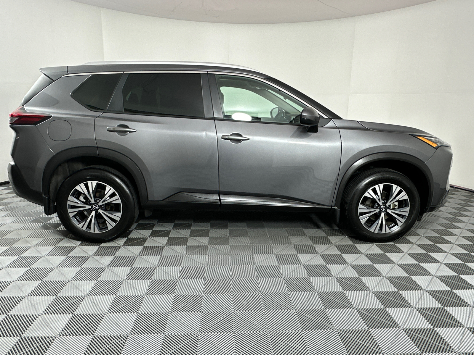 2022 Nissan Rogue SV 8