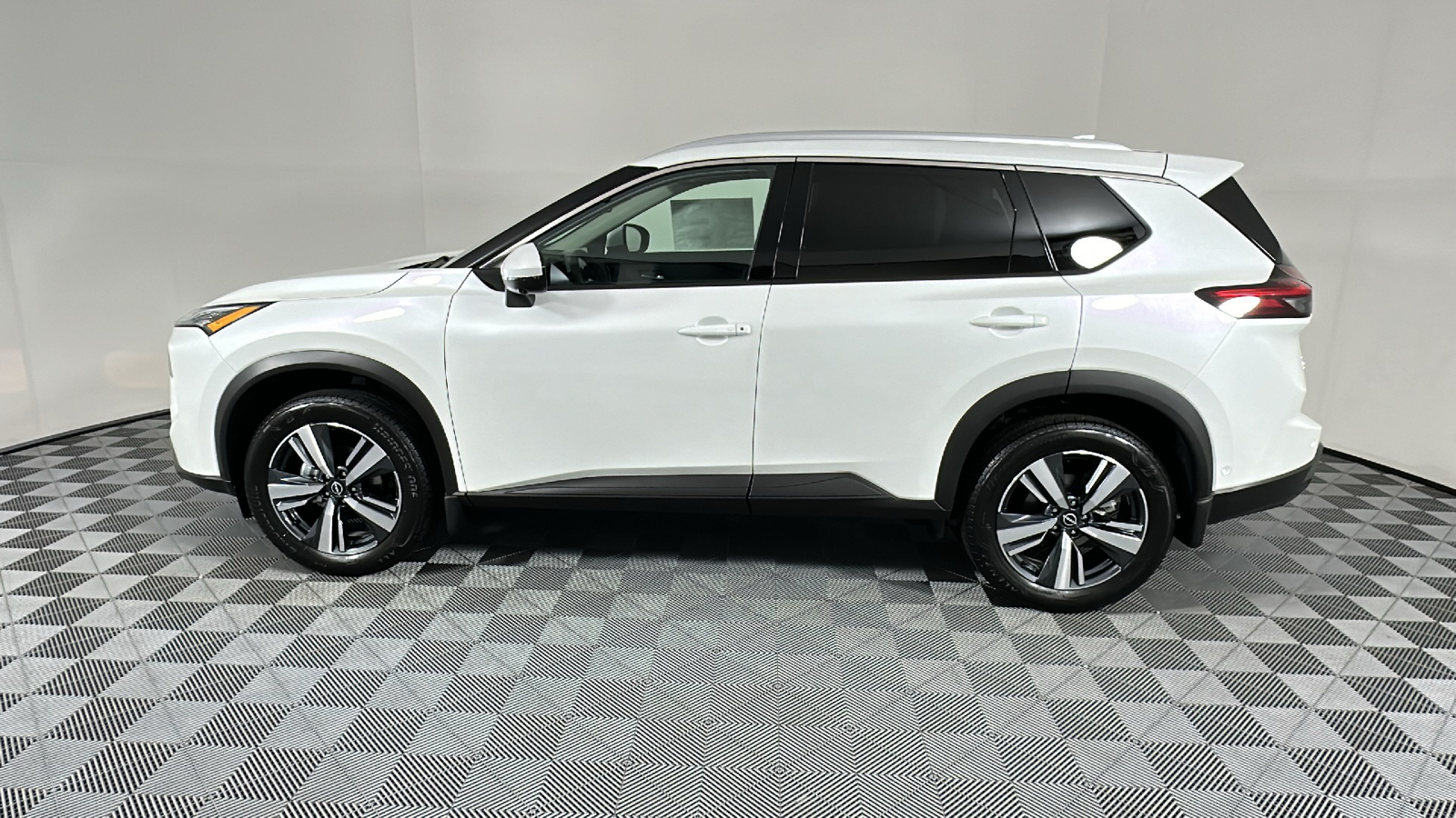 2024 Nissan Rogue SL 4