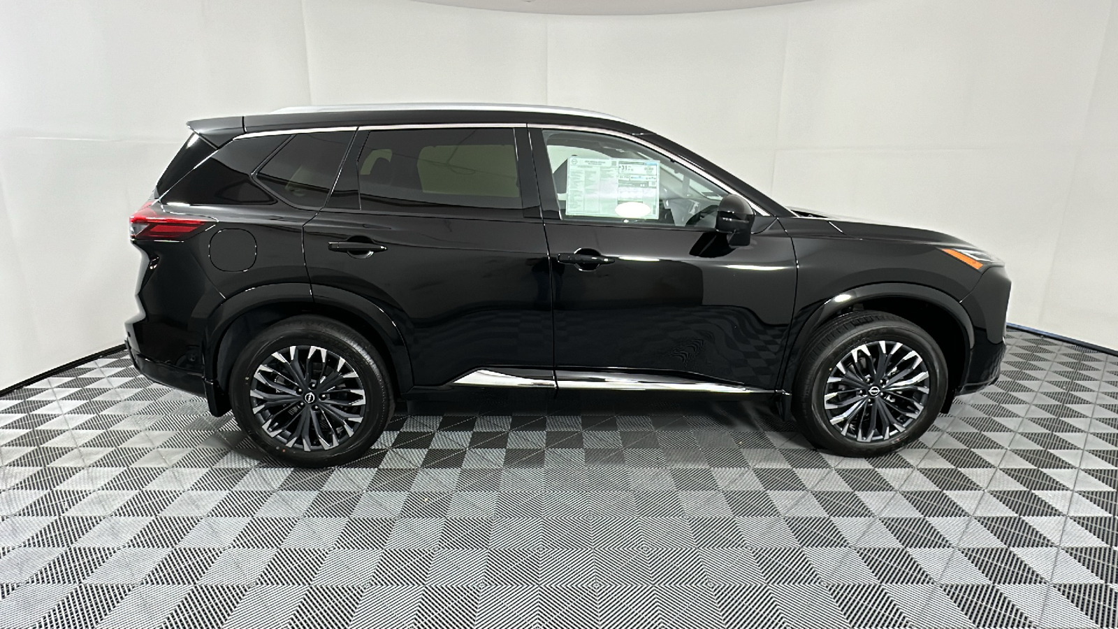 2024 Nissan Rogue Platinum 8