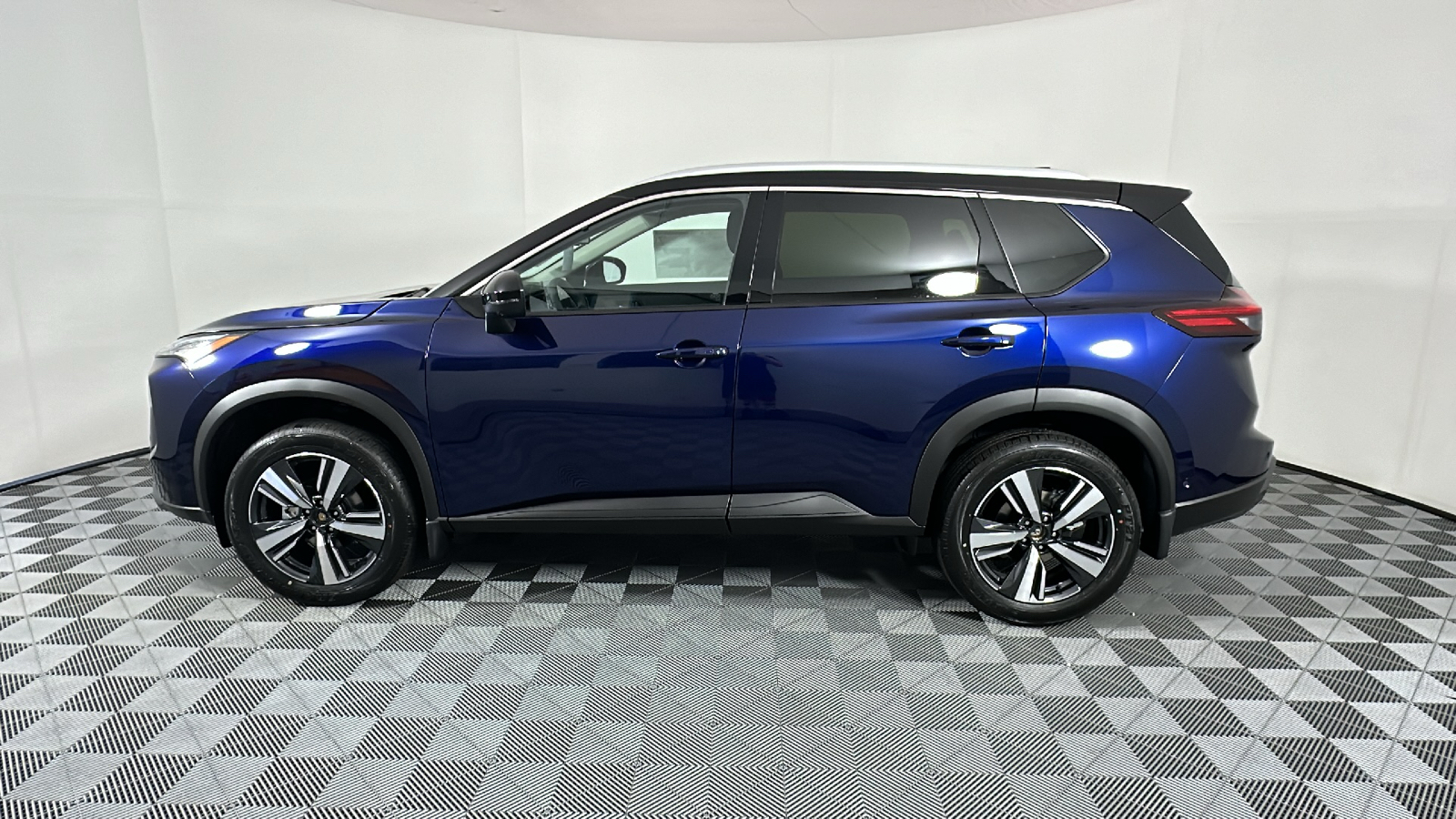 2024 Nissan Rogue SL 4