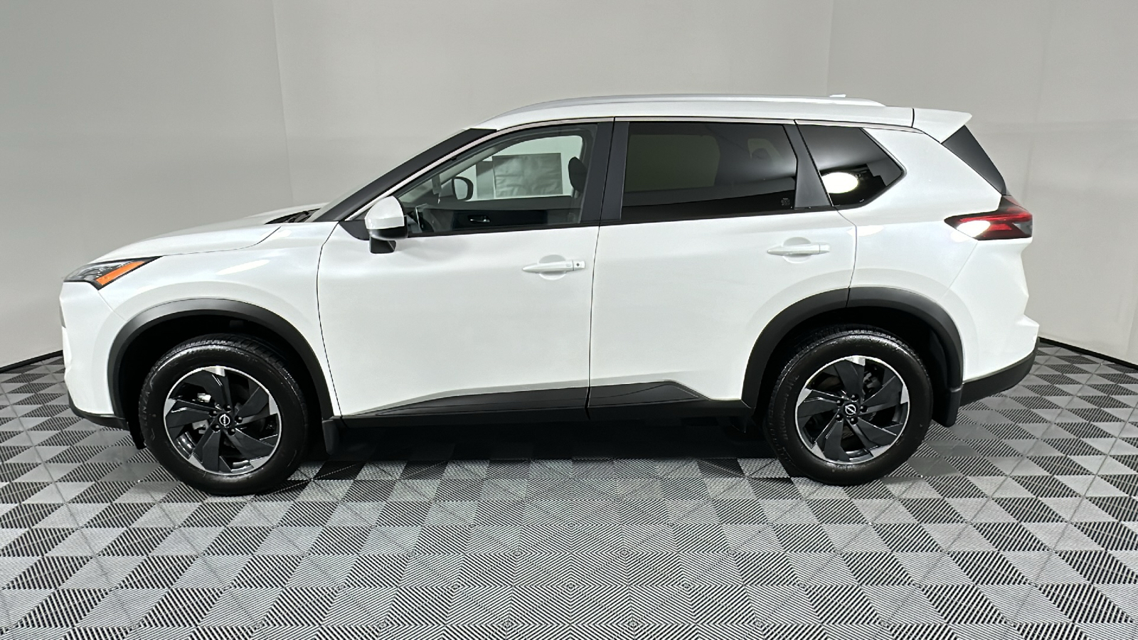 2024 Nissan Rogue SV 4