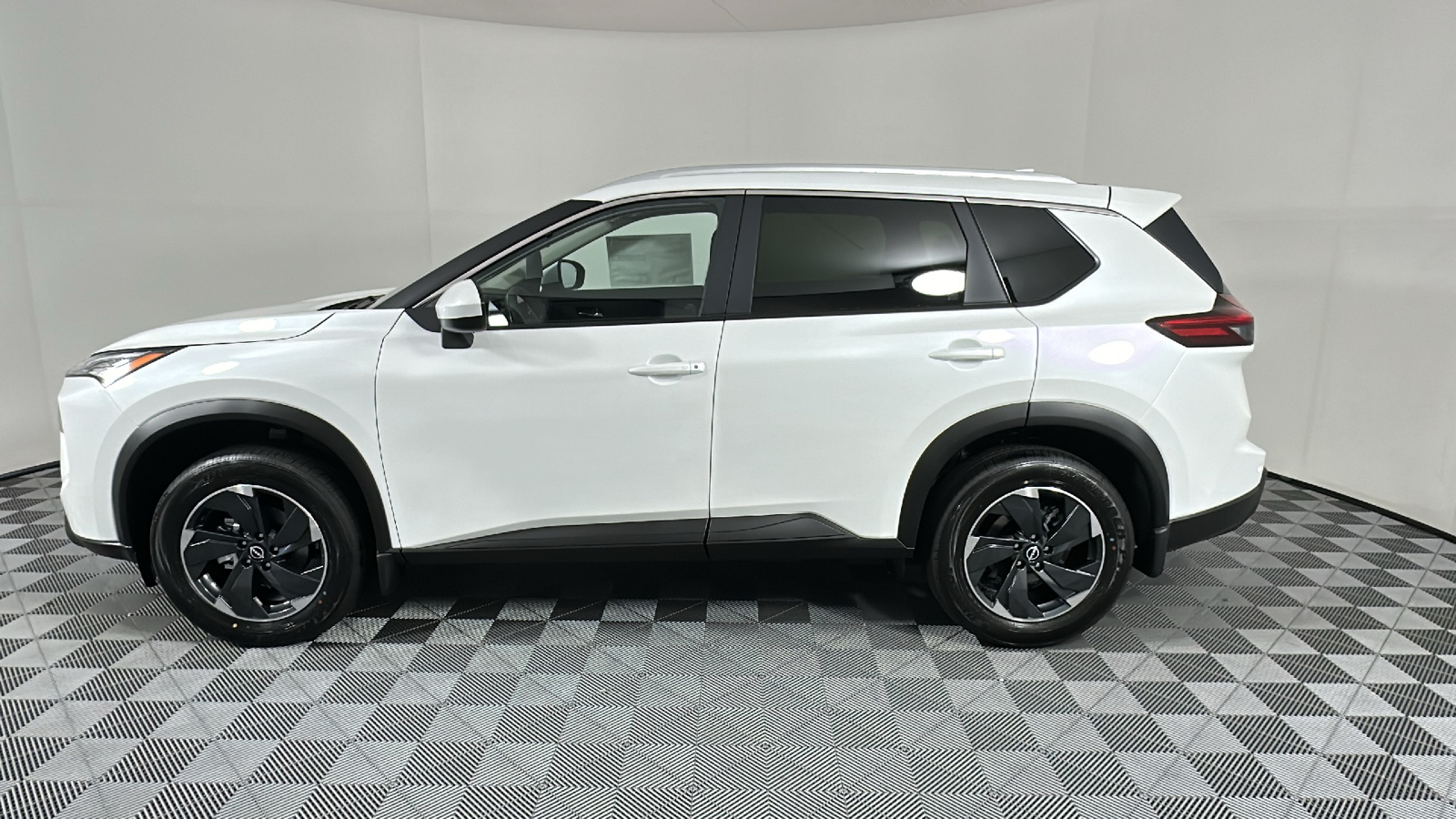 2024 Nissan Rogue SV 4