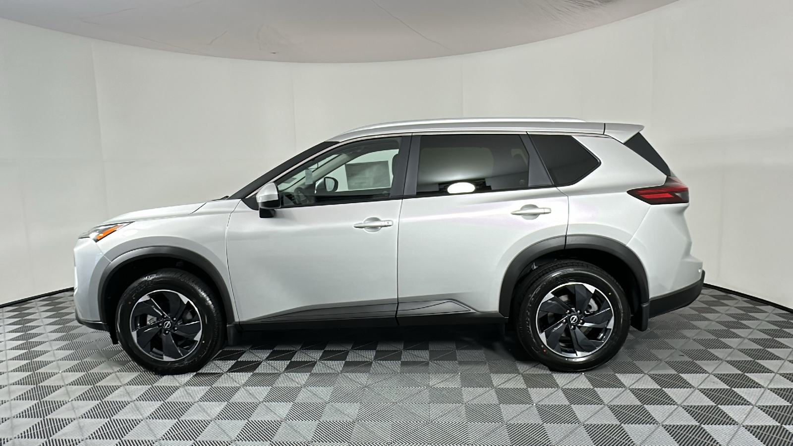 2024 Nissan Rogue SV 4