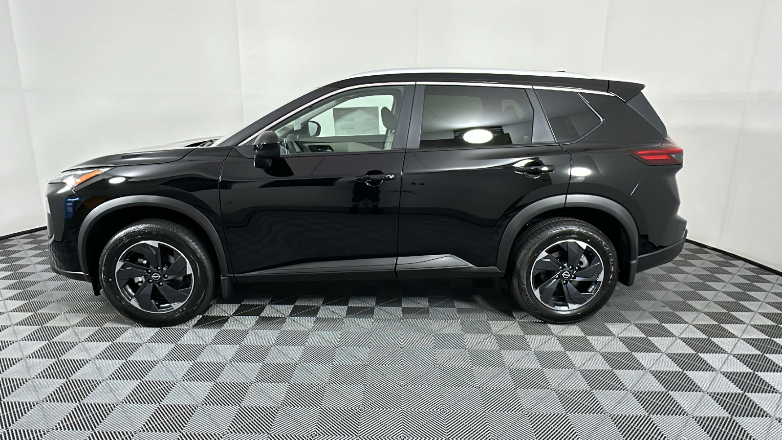 2024 Nissan Rogue SV 4