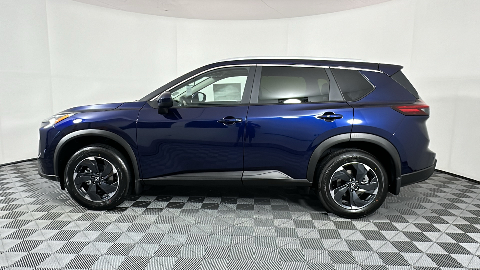 2024 Nissan Rogue SV 4