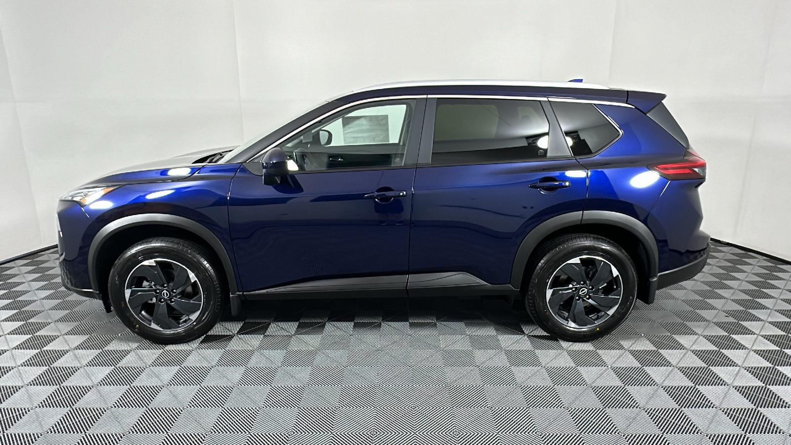 2024 Nissan Rogue SV 4