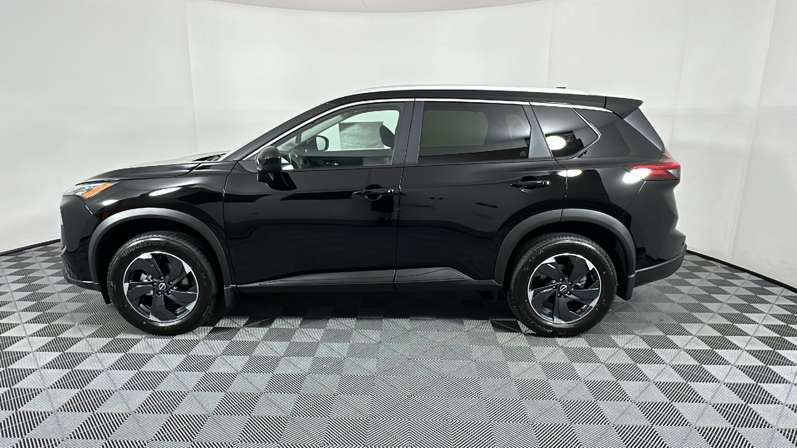 2024 Nissan Rogue SV 4