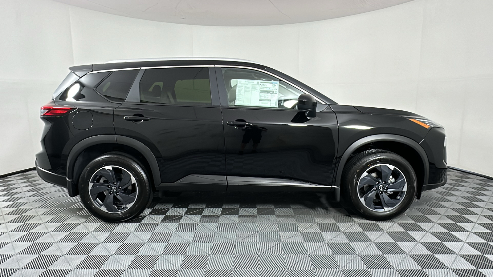 2024 Nissan Rogue SV 8