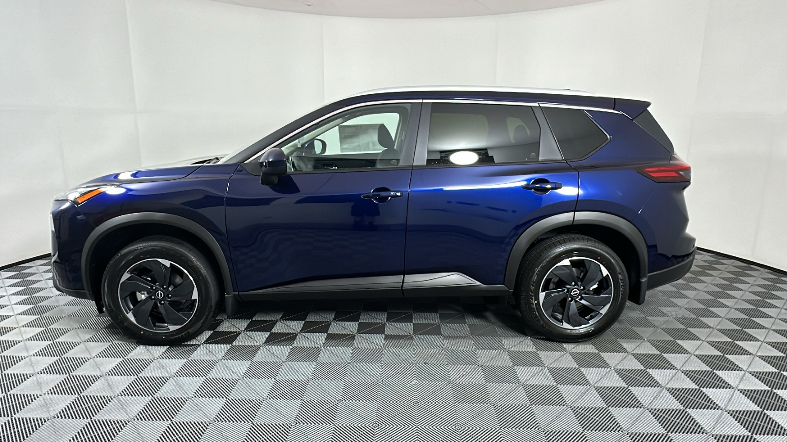 2024 Nissan Rogue SV 4