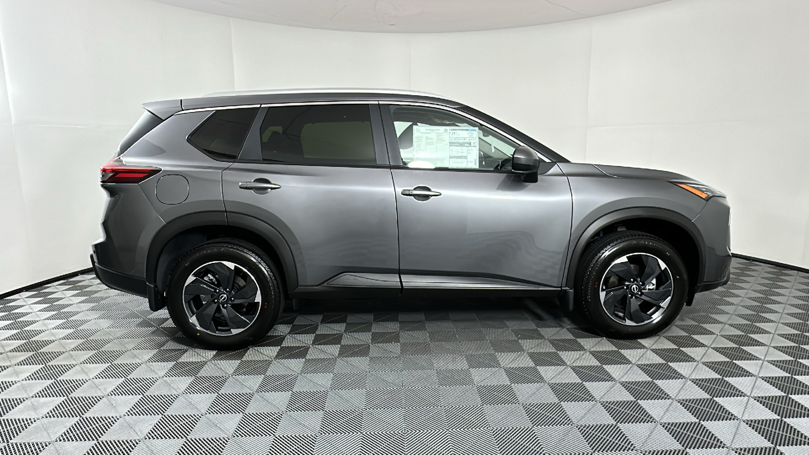 2024 Nissan Rogue SV 8