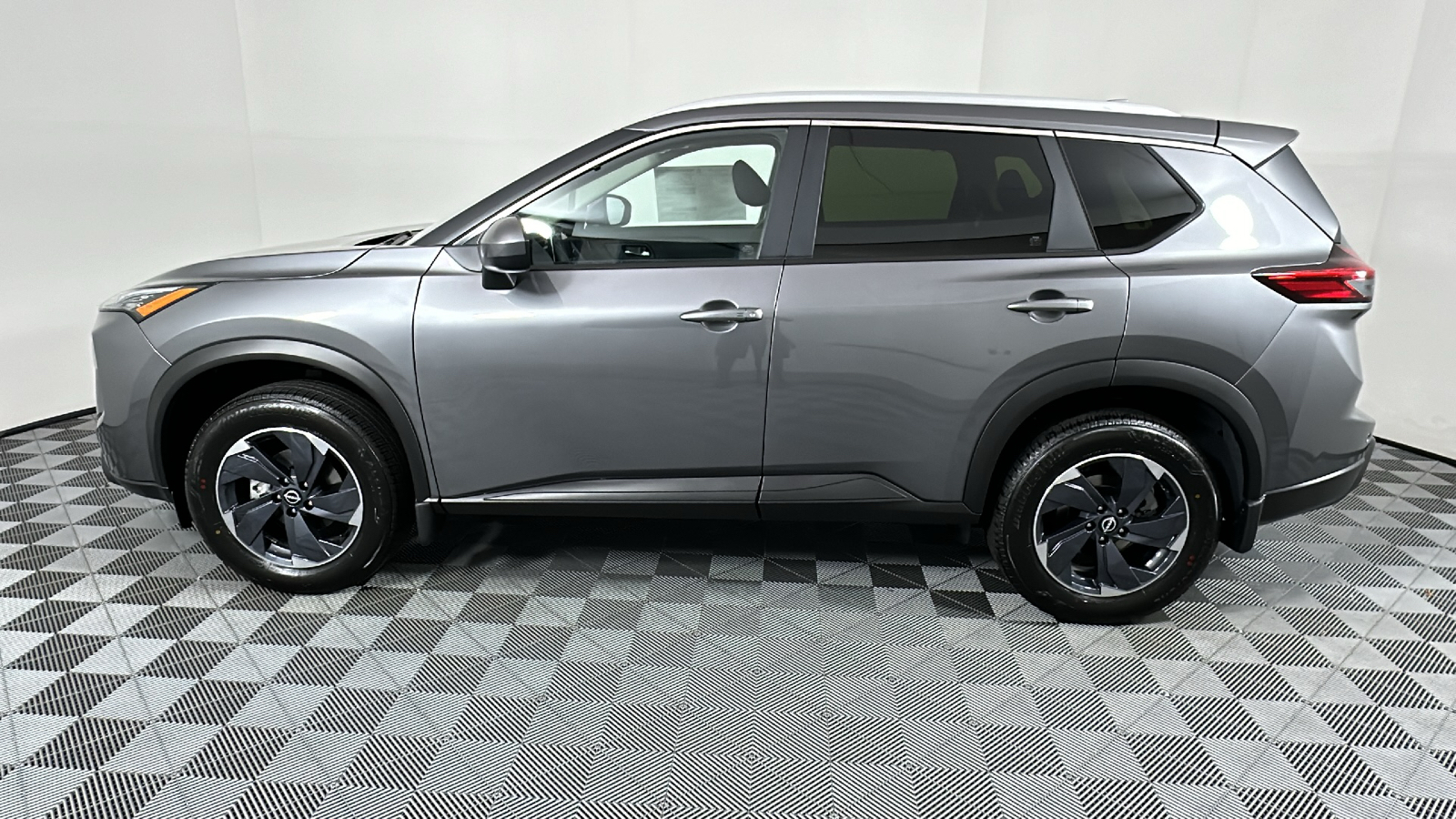 2024 Nissan Rogue SV 4