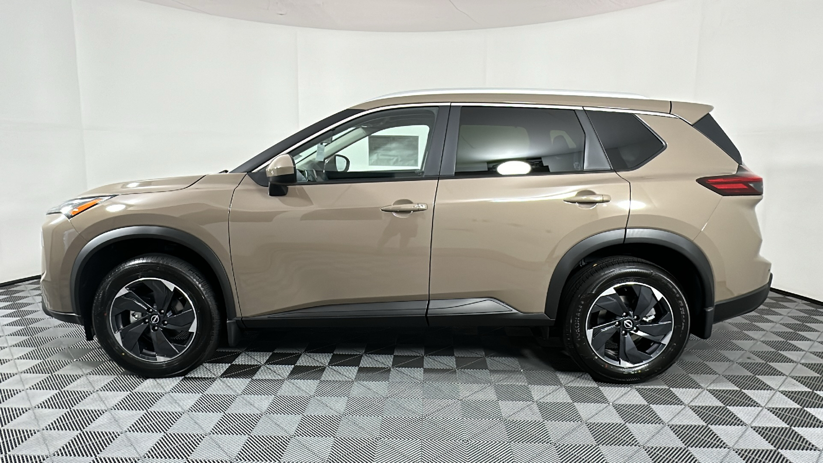 2024 Nissan Rogue SV 4