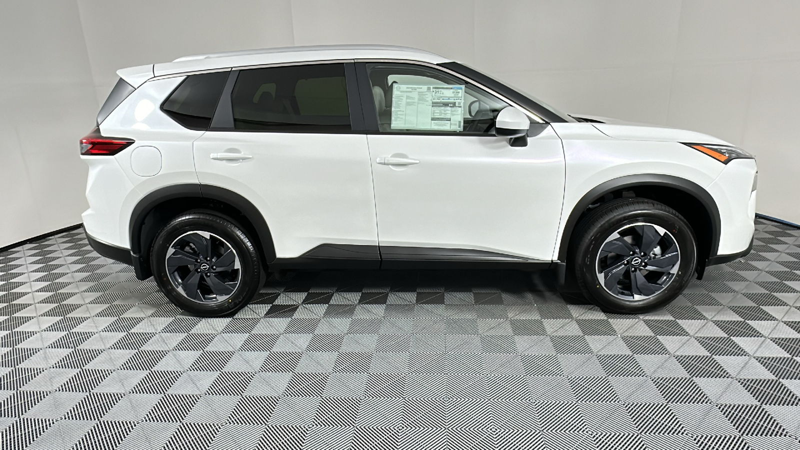 2024 Nissan Rogue SV 8