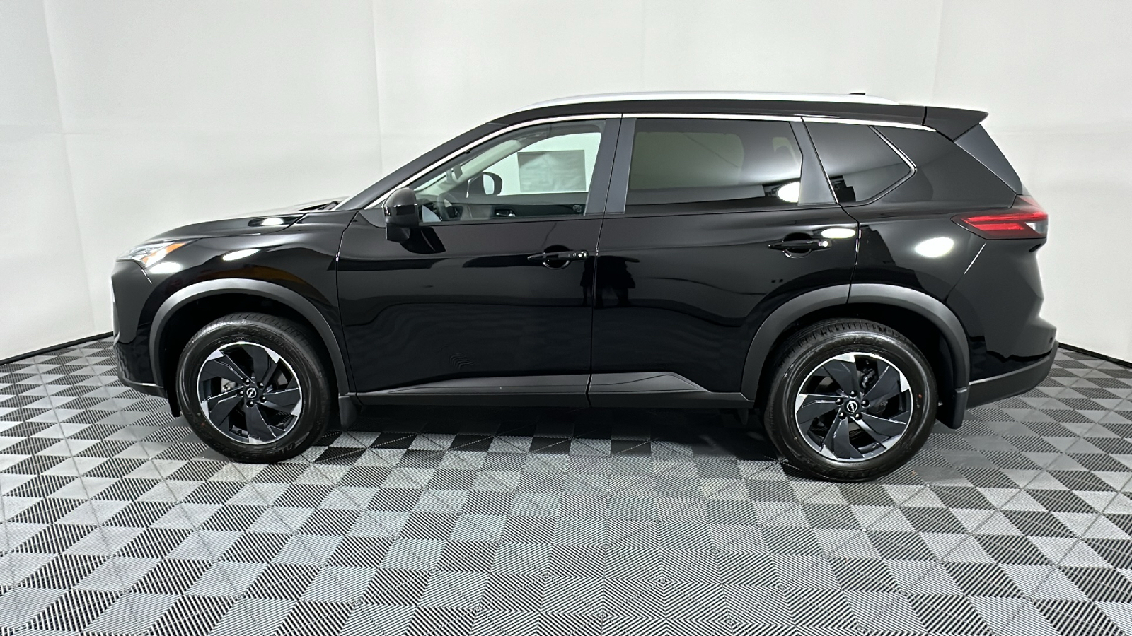 2024 Nissan Rogue SV 4