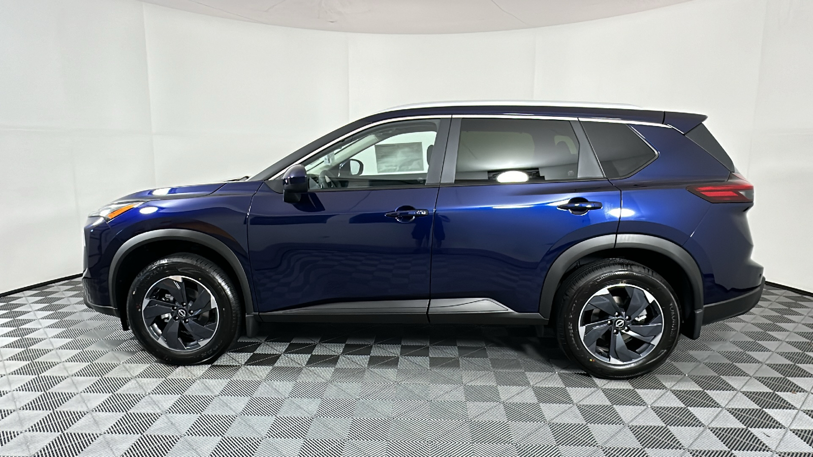 2024 Nissan Rogue SV 4