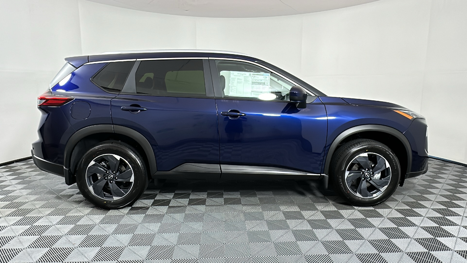 2024 Nissan Rogue SV 8