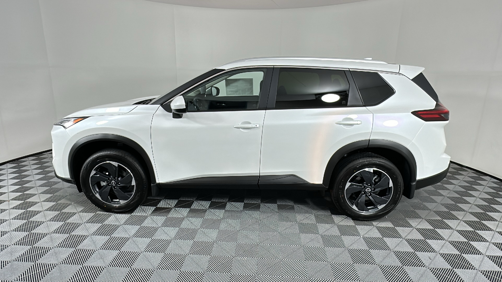 2024 Nissan Rogue SV 4