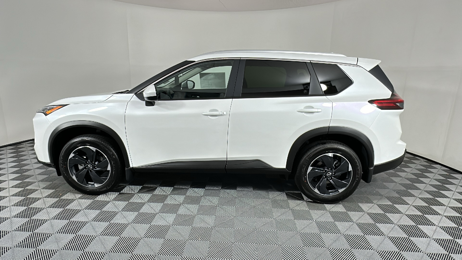 2024 Nissan Rogue SV 4