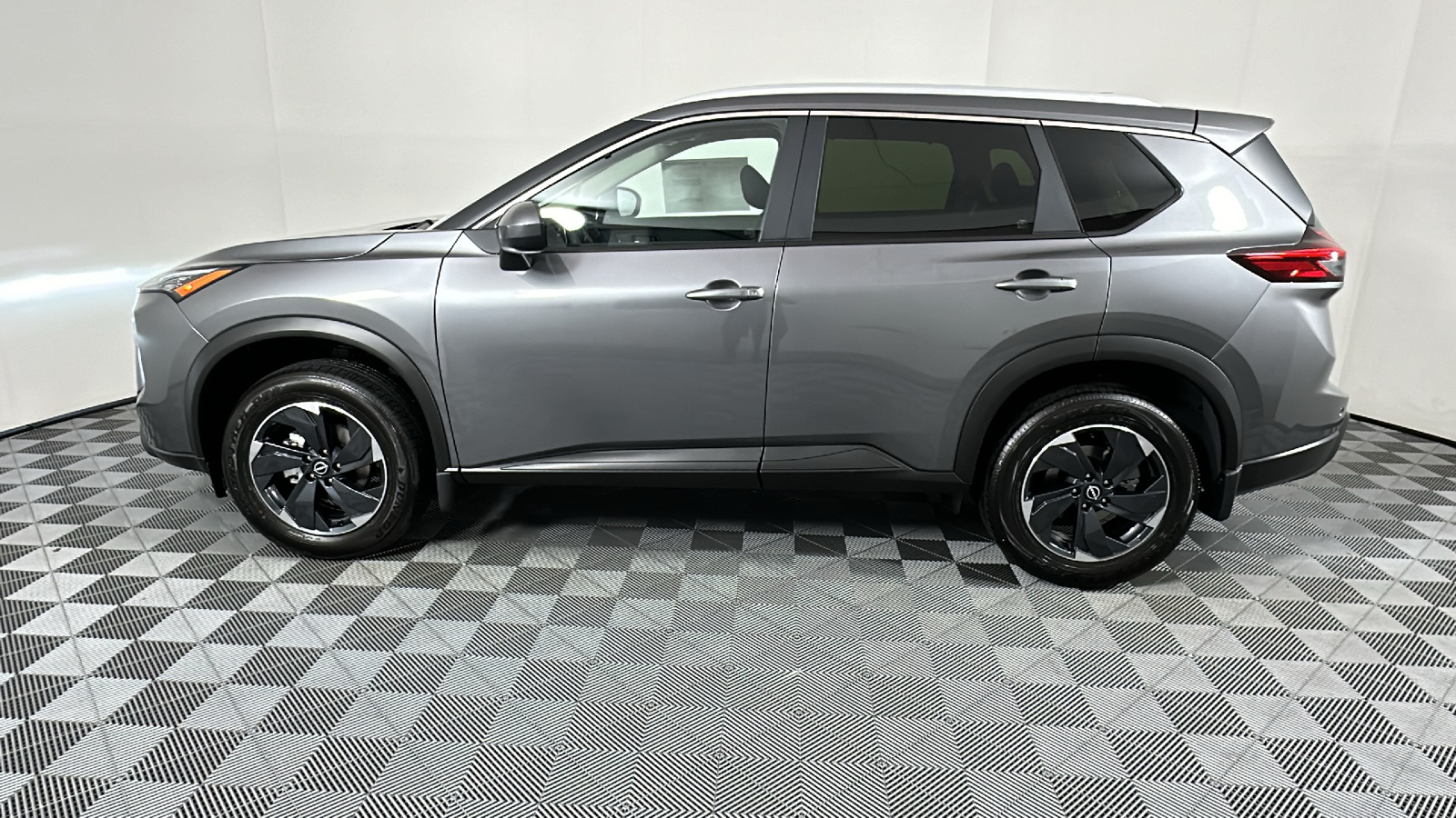 2024 Nissan Rogue SV 4