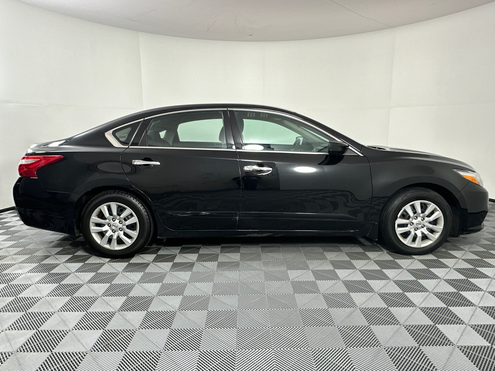 2017 Nissan Altima 2.5 S 8