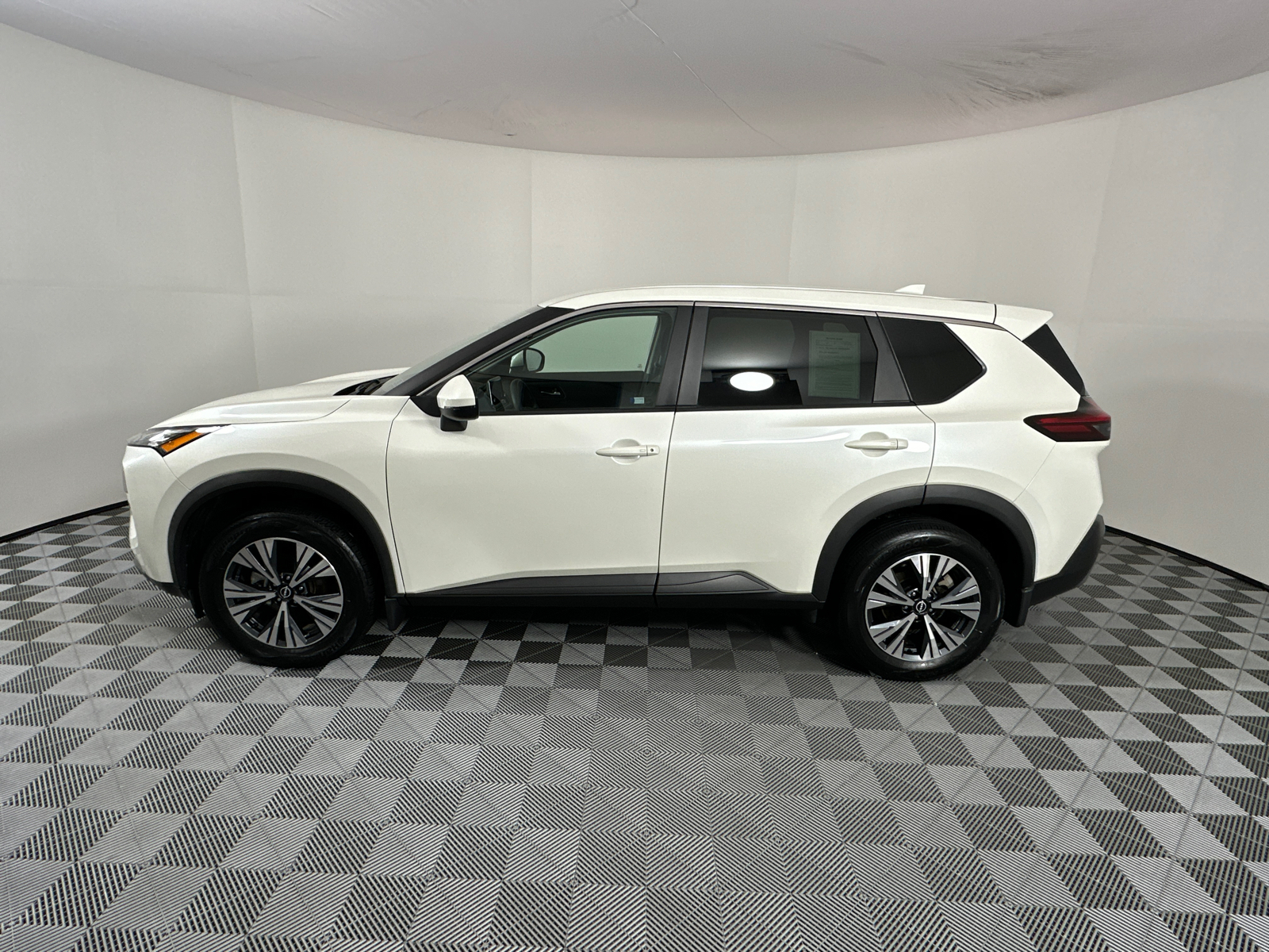 2022 Nissan Rogue SV 4