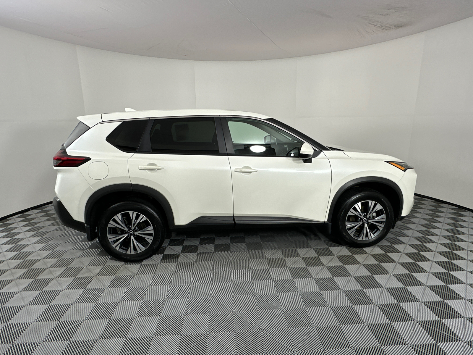 2022 Nissan Rogue SV 8