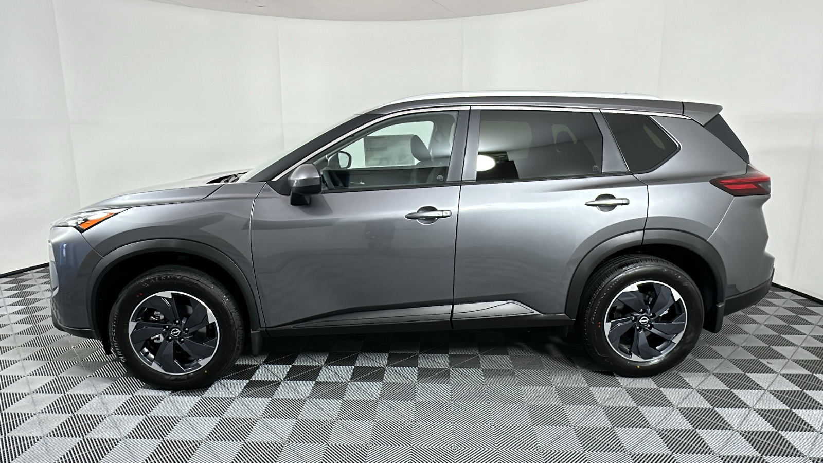 2024 Nissan Rogue SV 4