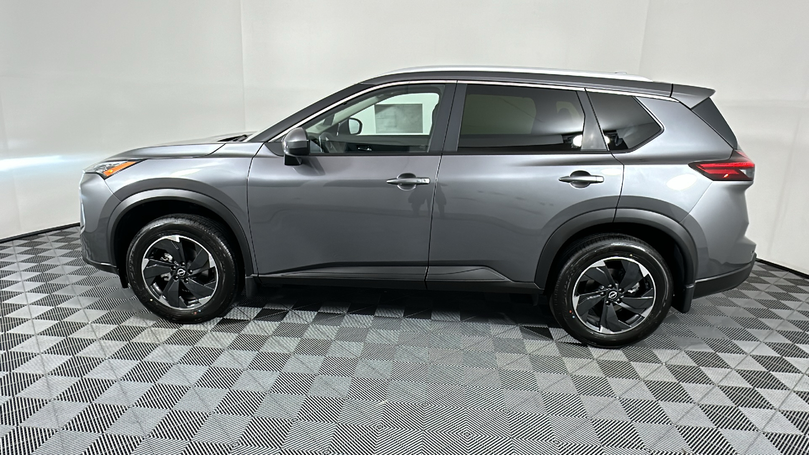 2024 Nissan Rogue SV 4