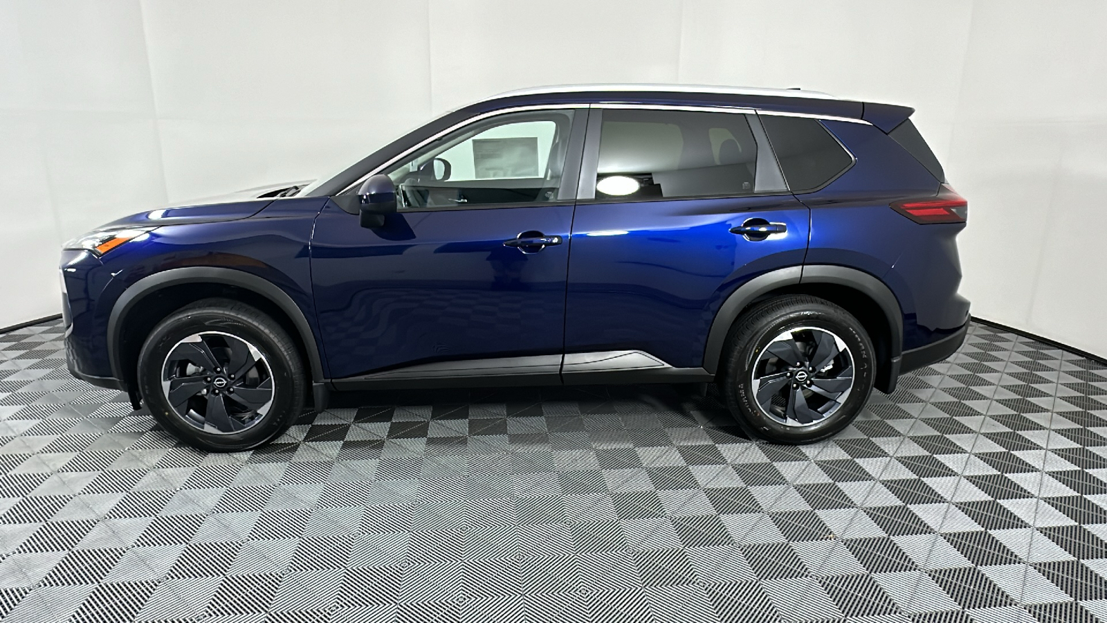 2024 Nissan Rogue SV 4