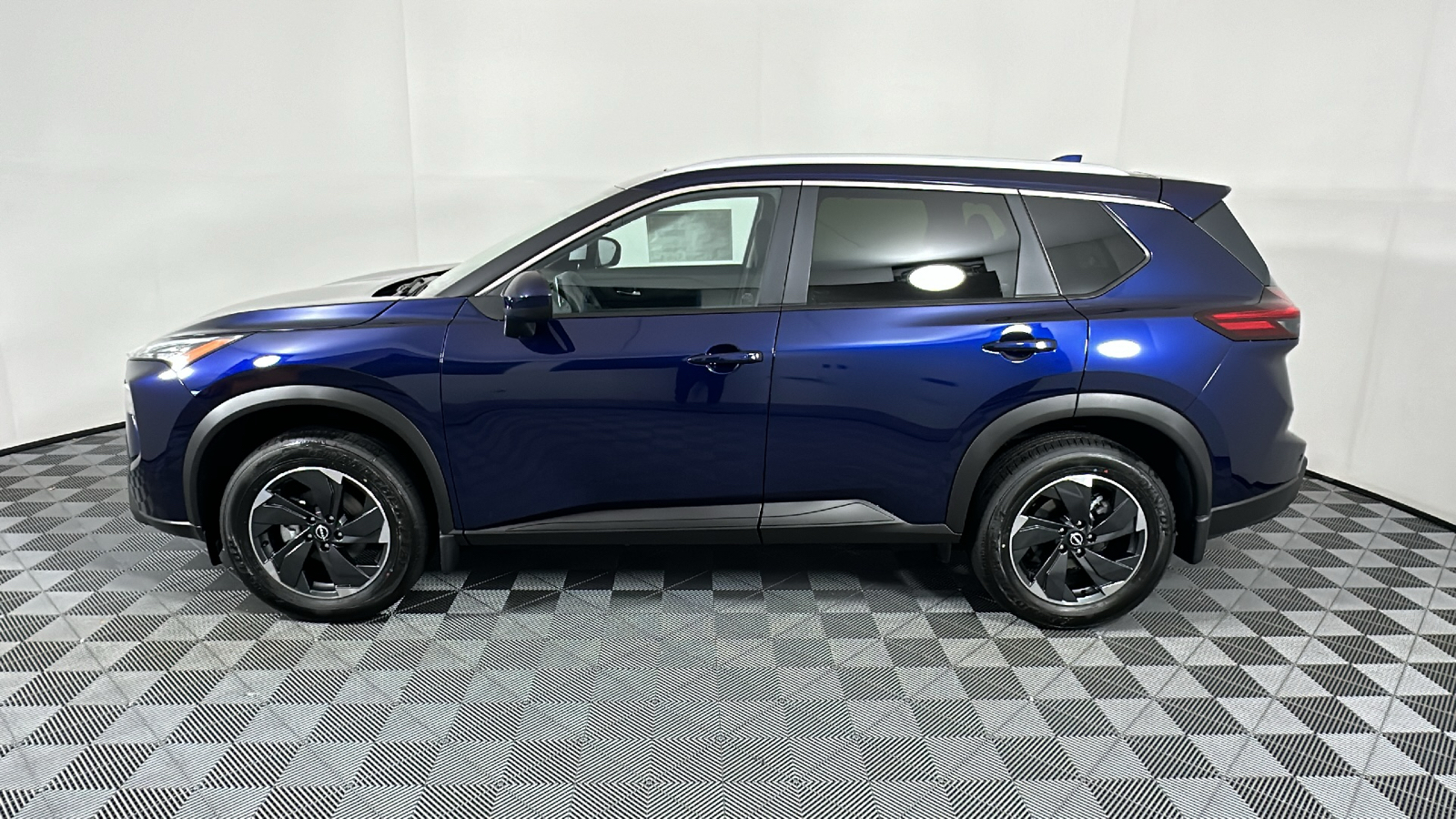 2024 Nissan Rogue SV 4