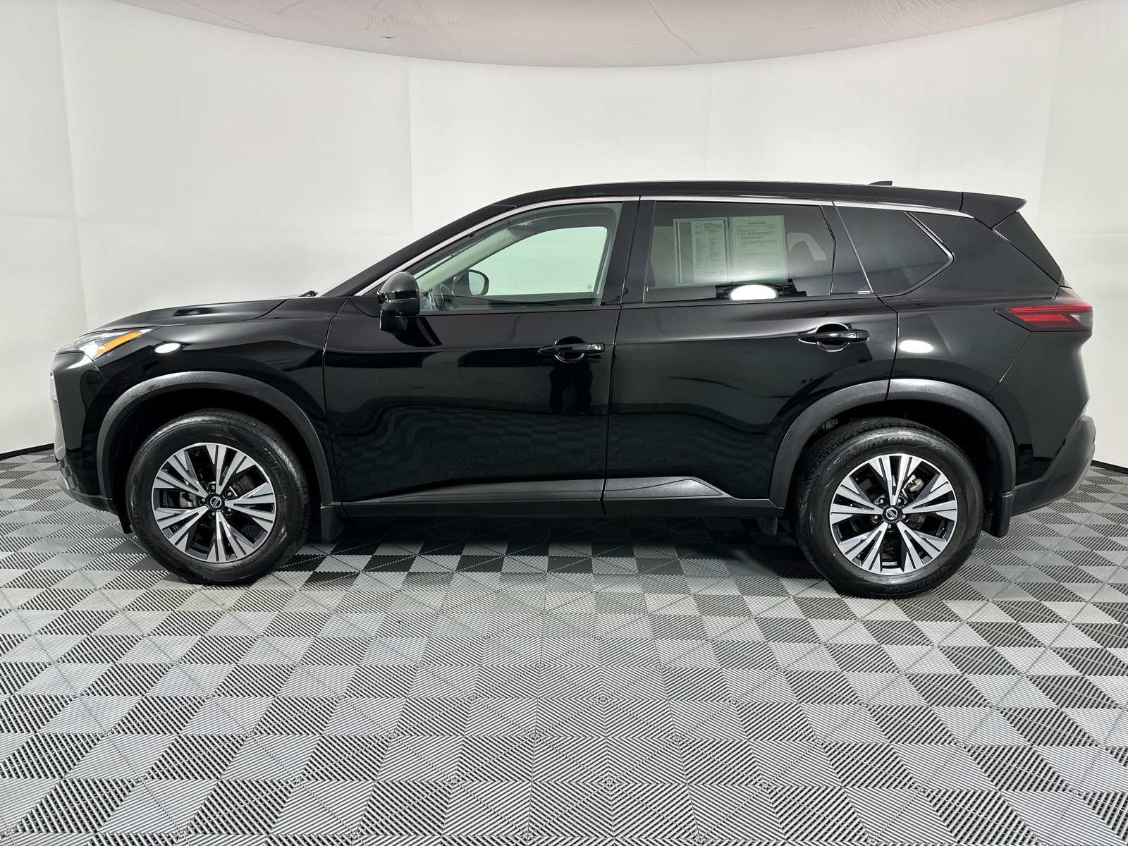 2021 Nissan Rogue SV 4