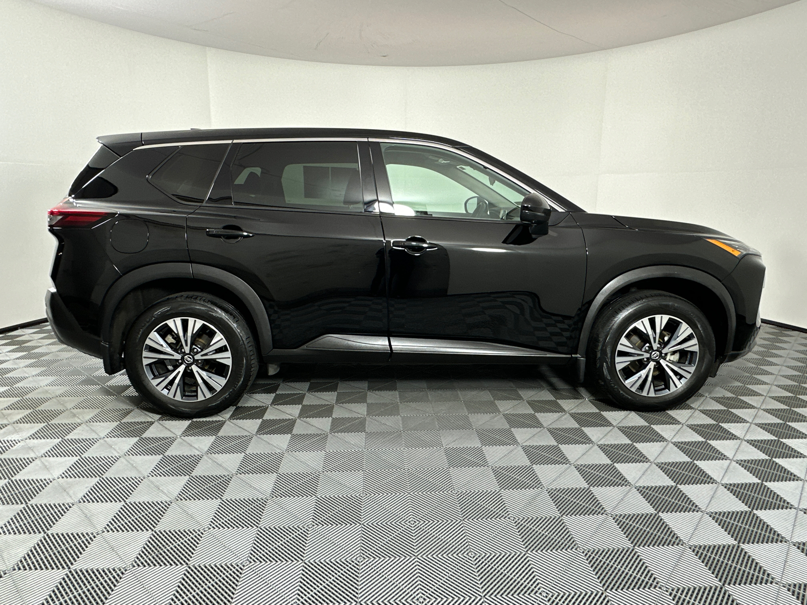 2021 Nissan Rogue SV 8