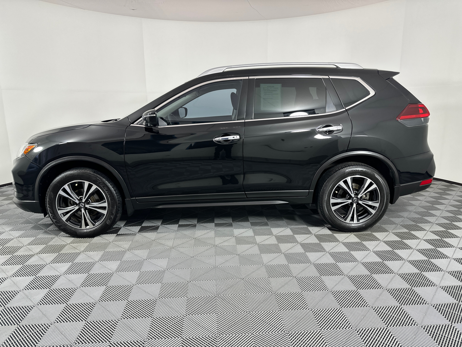 2019 Nissan Rogue SV 4