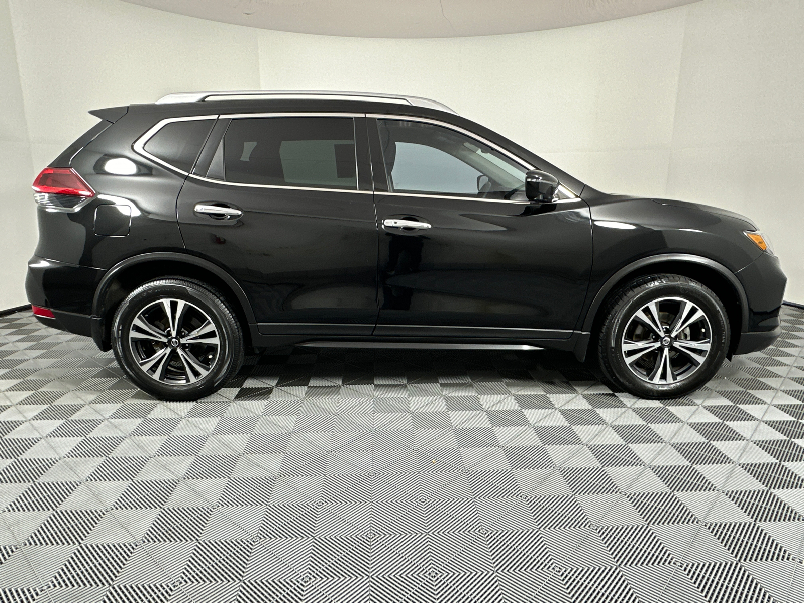 2019 Nissan Rogue SV 8